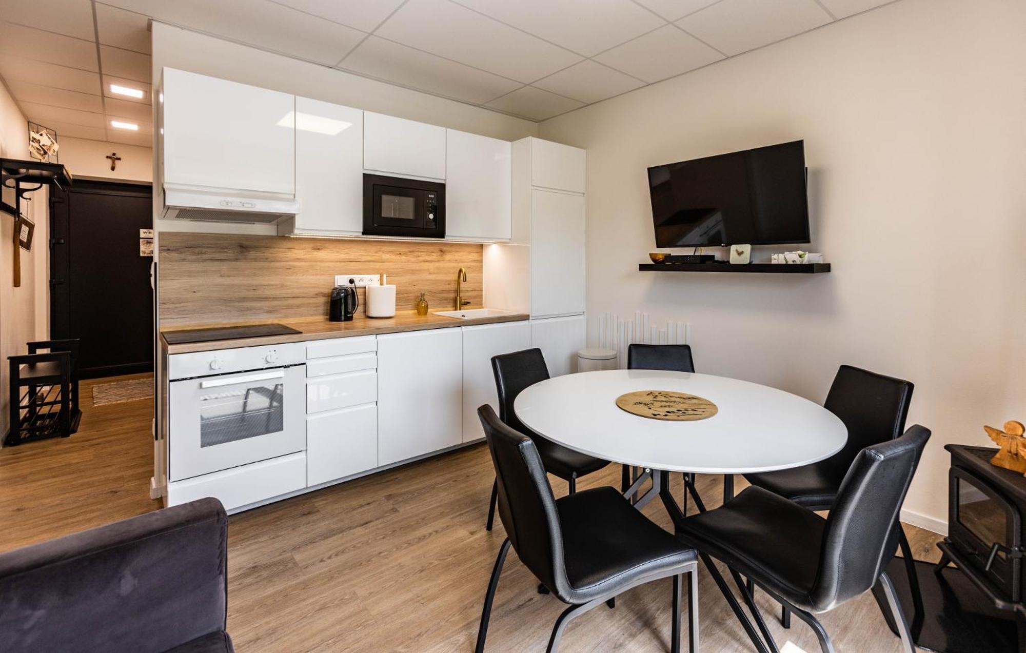 Sunny Apartment With Free Parking Zvolen Eksteriør bilde